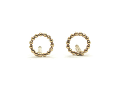 Circle earrings in gold-plated silver between