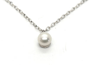 Sølv halskæde med hvid perle vedhæng
