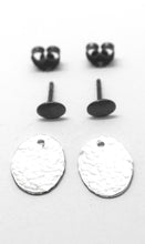 Load image into Gallery viewer, Banquet earrings in silver and oxidized silver