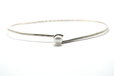 Bracelet with small white freshwater pearl