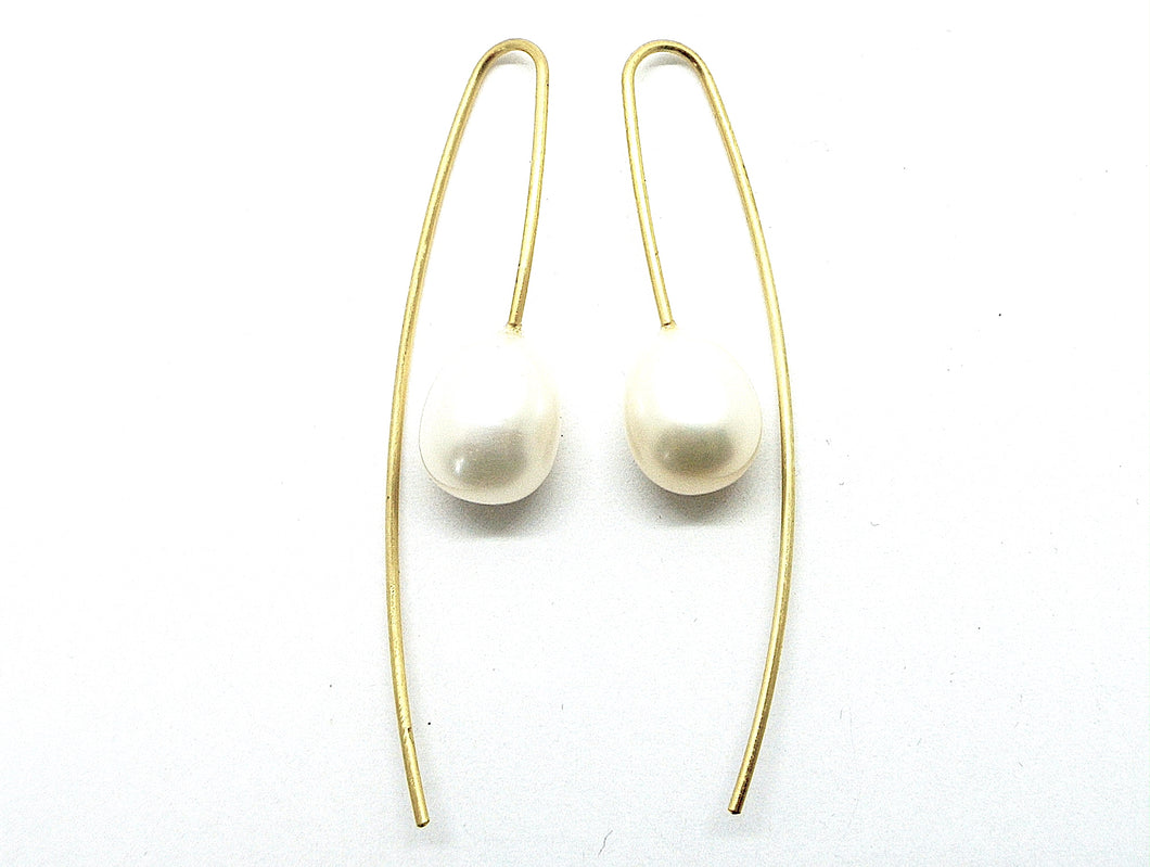 Gold-plated long earrings with large white freshwater pearls